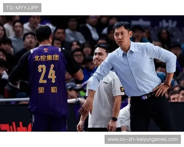 CBA北控前场展开连续逼压,对方推进被全面限制